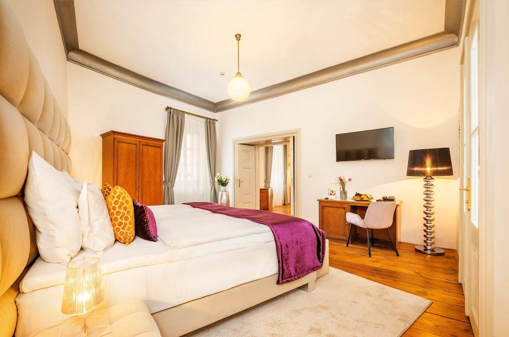 โฮเต็ล เบลล์วู Hotel เชสกี้ครุมลอฟ ภายนอก รูปภาพ