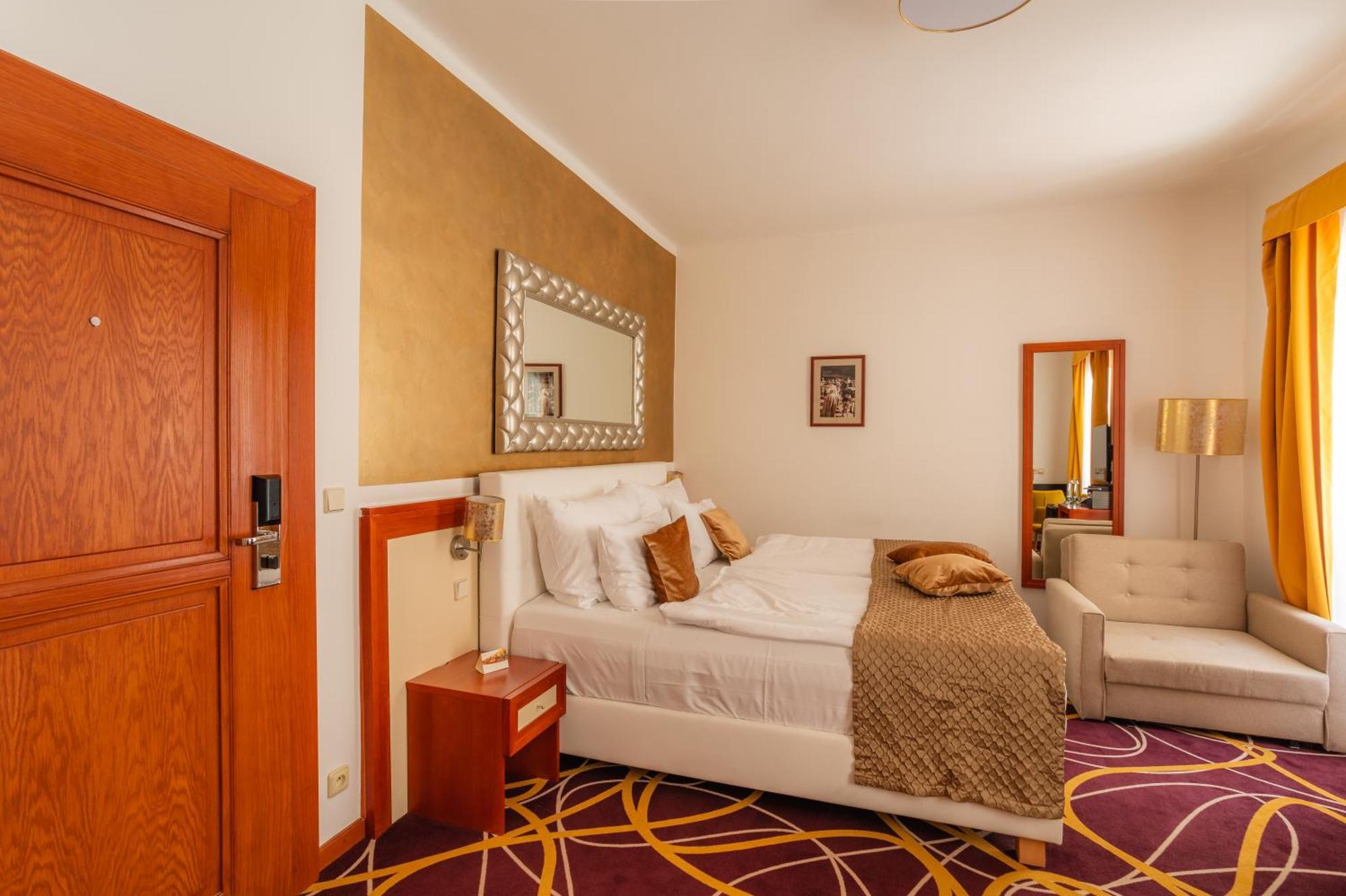 โฮเต็ล เบลล์วู Hotel เชสกี้ครุมลอฟ ภายนอก รูปภาพ