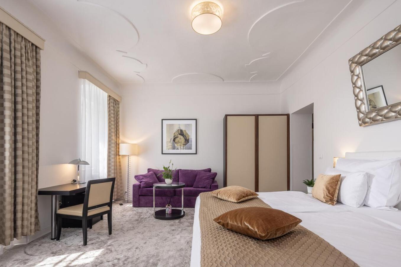 โฮเต็ล เบลล์วู Hotel เชสกี้ครุมลอฟ ภายนอก รูปภาพ