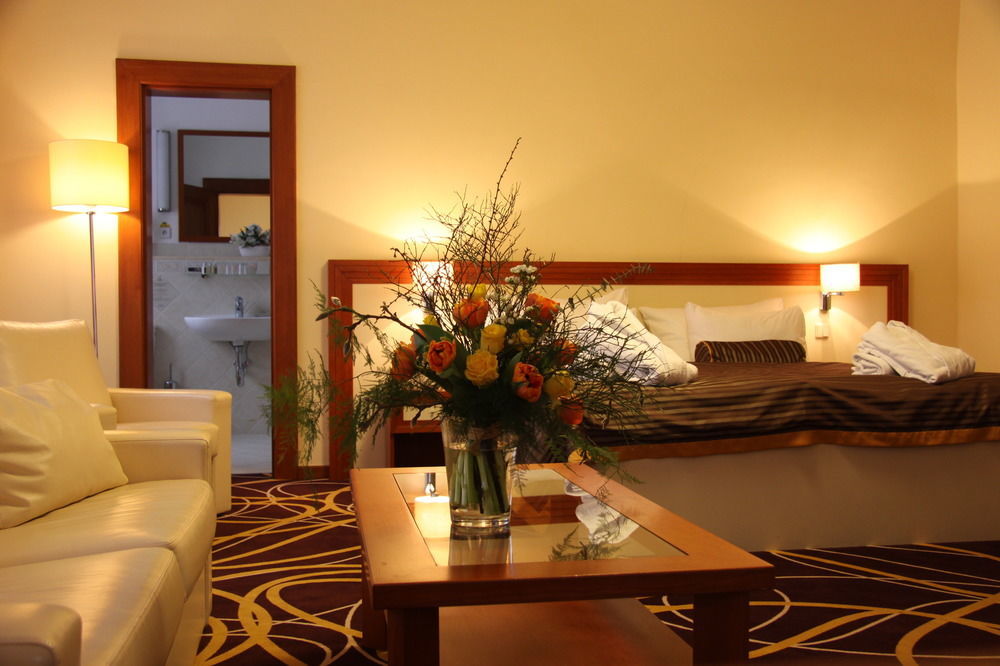 โฮเต็ล เบลล์วู Hotel เชสกี้ครุมลอฟ ภายนอก รูปภาพ