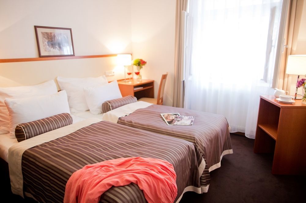 โฮเต็ล เบลล์วู Hotel เชสกี้ครุมลอฟ ภายนอก รูปภาพ