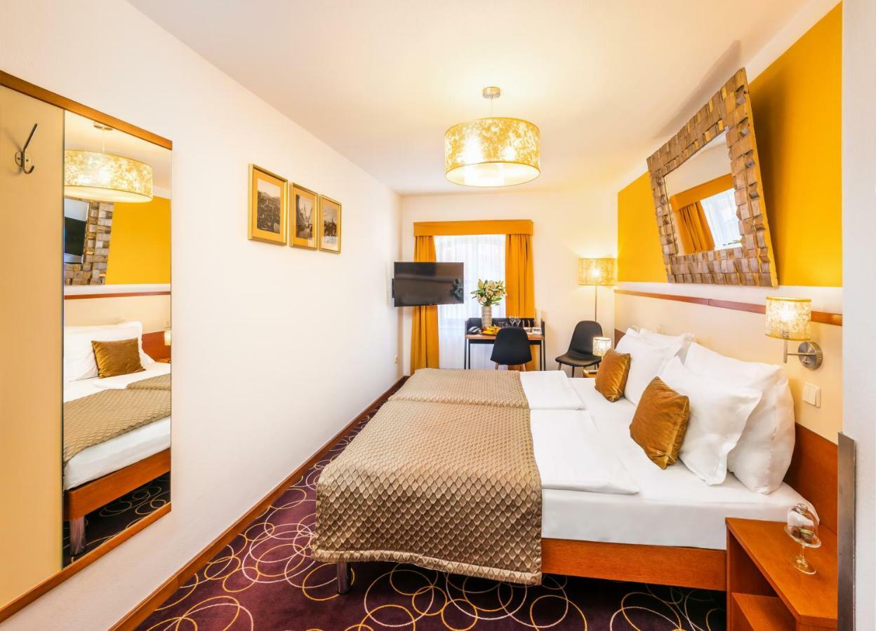 โฮเต็ล เบลล์วู Hotel เชสกี้ครุมลอฟ ภายนอก รูปภาพ